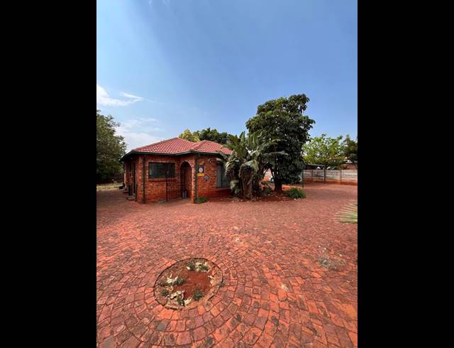 3 BEDROOM HOUSE FOR SALE IN THE ORCHARDS